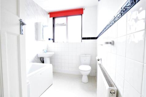 Bathroom (1st Floor)
