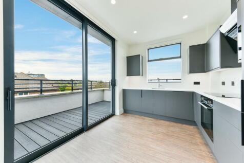 OPEN PLAN KITCHEN