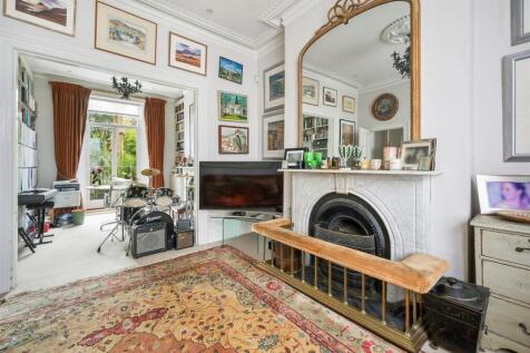 THROUGH RECEPTION ROOM