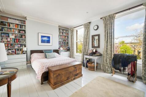 MASTER BEDROOM SUITE