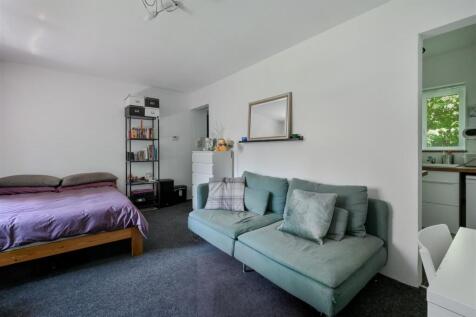 7 Staveley - Studio Room3.jpeg