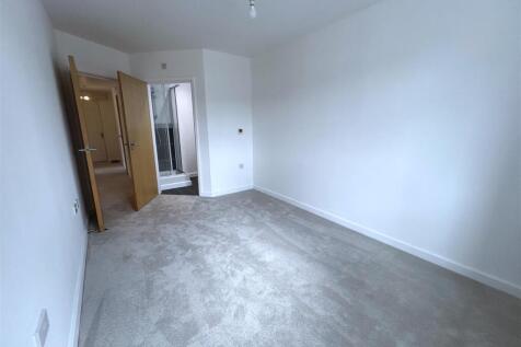 Bedroom 1 .jpg