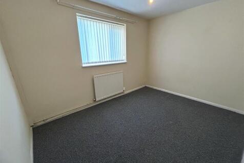 Bedroom 1 .jpg
