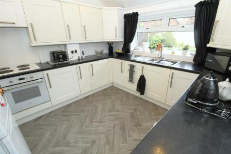 Kitchen1.JPG