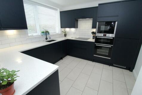 Kitchen1.JPG