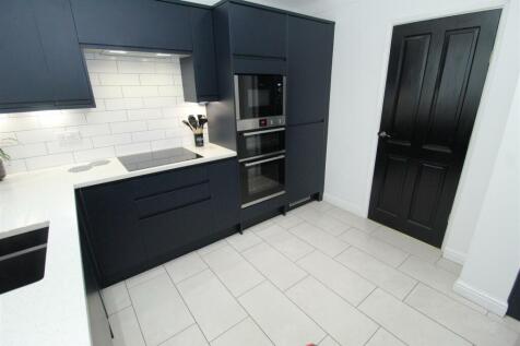 Kitchen2.JPG