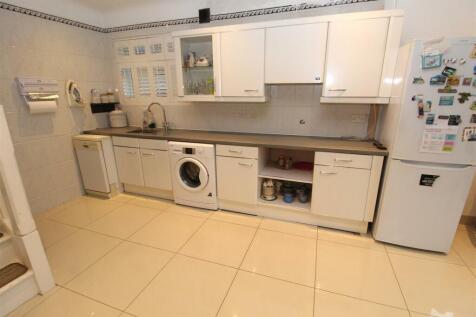 Kitchen3.JPG