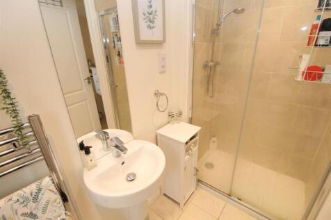 Ensuite2.JPG