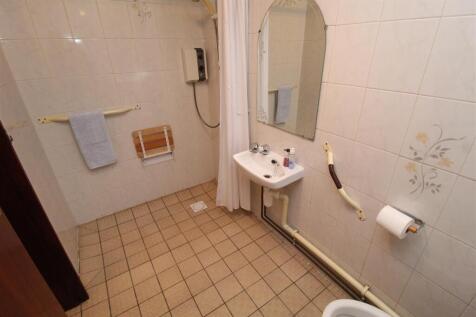 Downstairs Shower.JPG