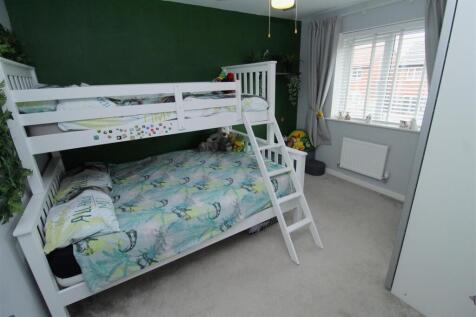 Bed2a.JPG