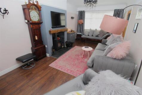 Living Room1.JPG