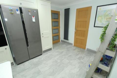 Kitchen3.JPG