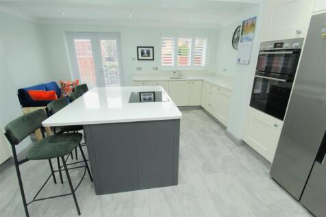 Kitchen6.JPG