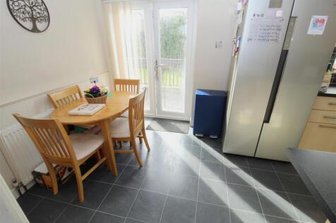 Kitchen2.JPG
