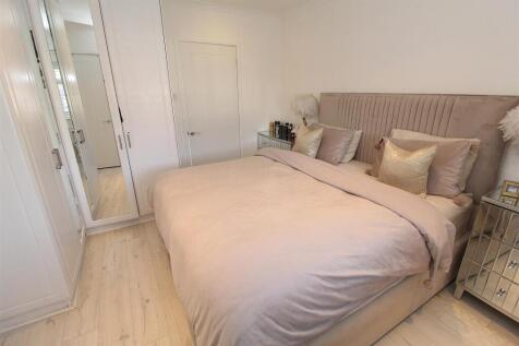 Bed1a.JPG
