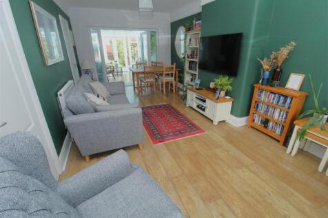 Living Room1.JPG