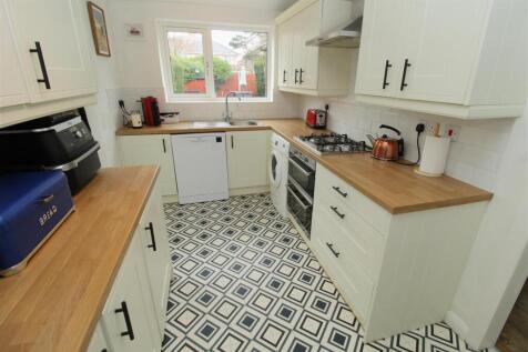 Kitchen2.JPG