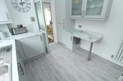 Kitchen3.JPG