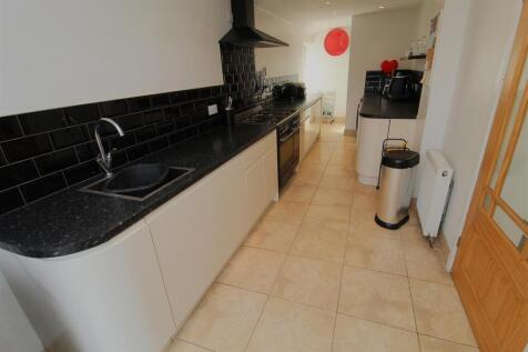Kitchen2.JPG