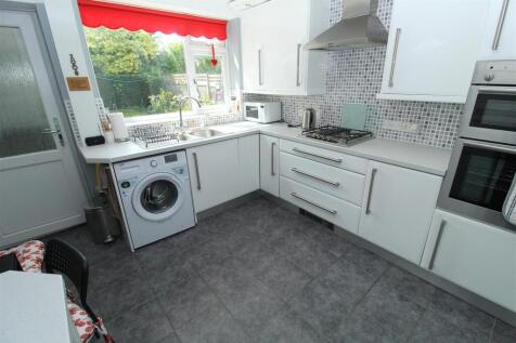 Kitchen2.JPG
