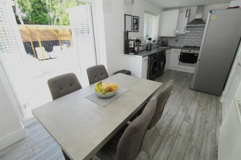 Kitchen3.JPG