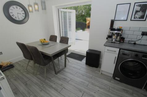 Kitchen6.JPG