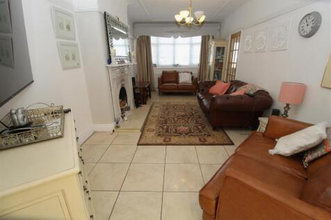 Living Room1.JPG