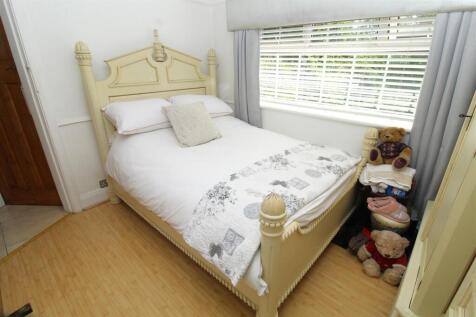 Bed2a.JPG