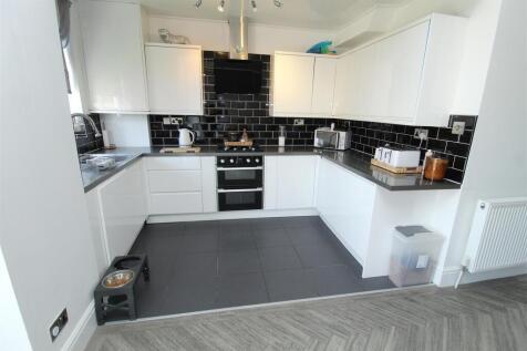 Kitchen1.JPG