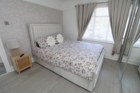 Bed1b.JPG