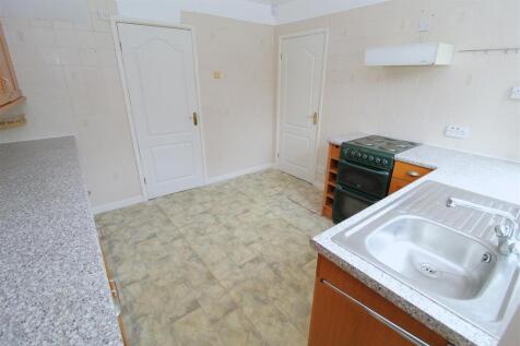 Kitchen3.JPG