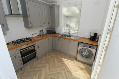 Kitchen2.JPG