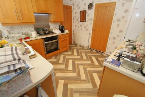 Kitchen2.JPG