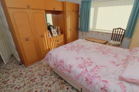 Bed2a.JPG