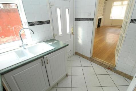 Kitchen2.JPG