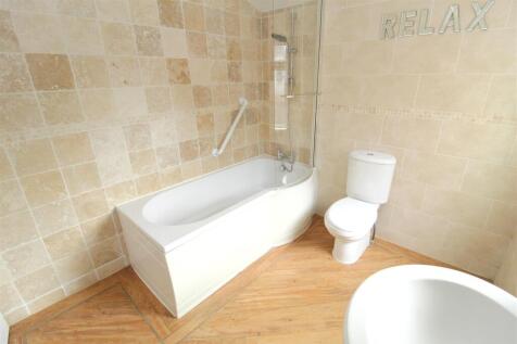 Bathroom1.JPG