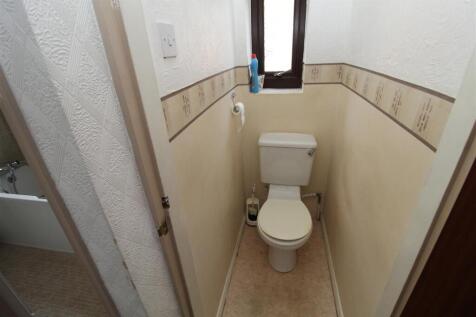 upstairs WC.JPG