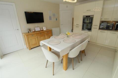Kitchen6.JPG