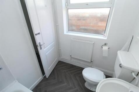 Bathroom1.JPG