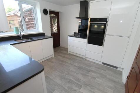 Kitchen1.JPG