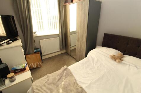 Bed2a.JPG