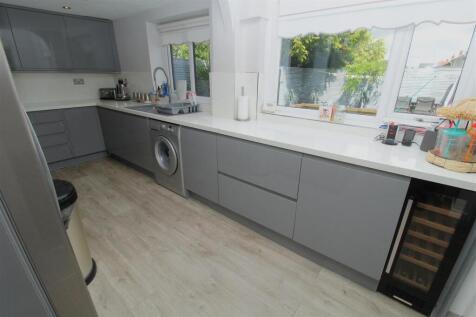 Kitchen3.JPG