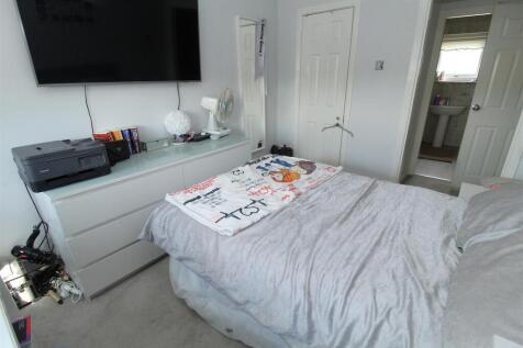Bed1c.JPG