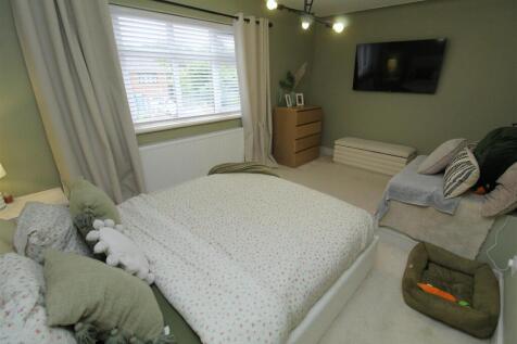 Bed1.JPG