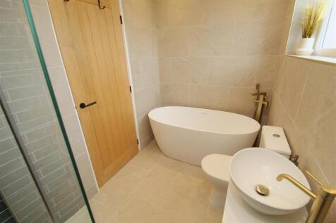Bathroom11.JPG