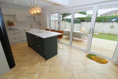 Kitchen2.JPG