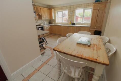 Kitchen1.JPG
