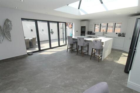 Kitchen3.JPG