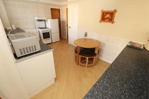 Kitchen1.JPG