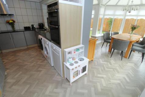 Kitchen2.JPG